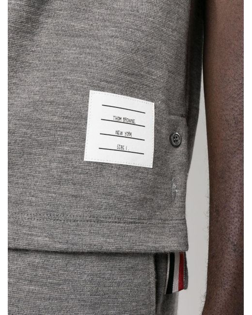 Polo à patch logo Thom Browne pour homme en coloris Gray