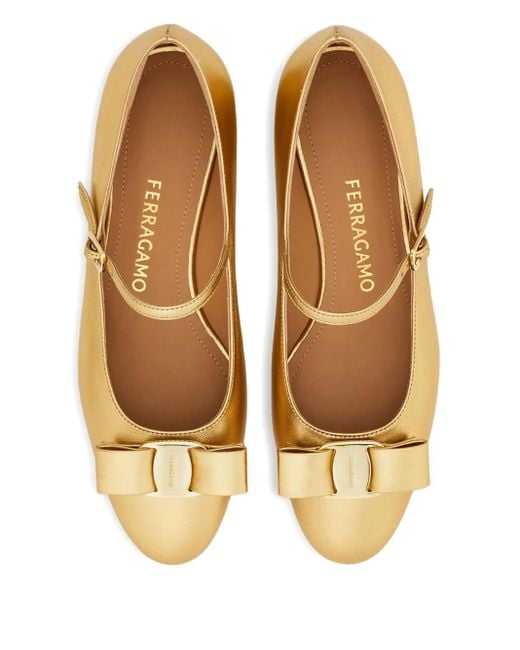 Zapatos Mary Jane Vara con tacón de 30 mm Ferragamo de color Natural