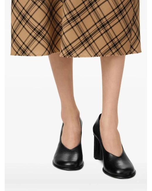 AMI Black Leather Anatomical-Toe Piano Pumps