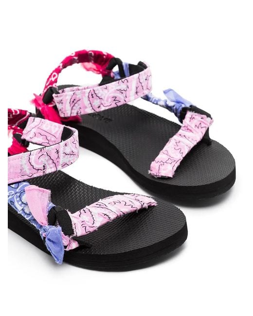 ARIZONA LOVE White Trekky Bandana-Print Flat Sandals