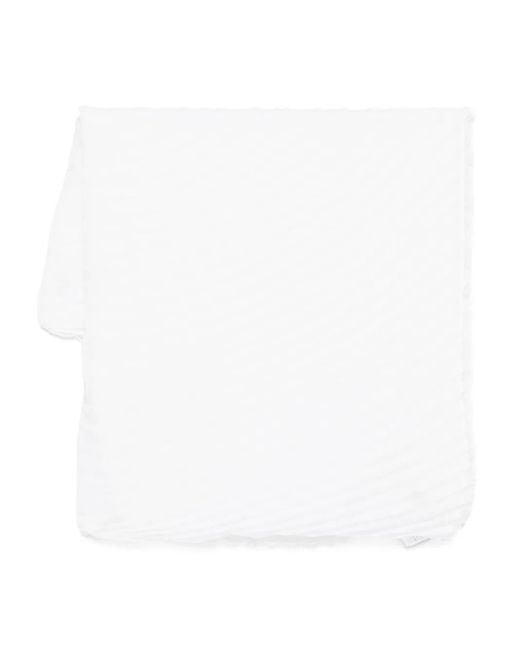 Bufanda con borde plisado Issey Miyake de color White