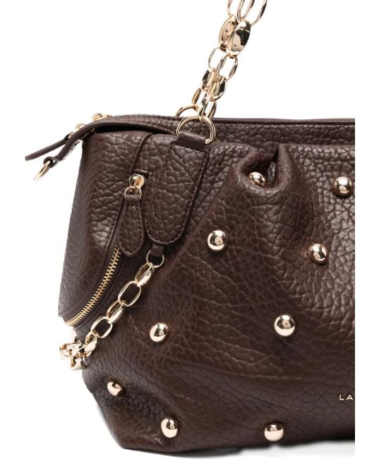 La Carrie Medium Schoudertas Met Kettingband En Studs in het Brown