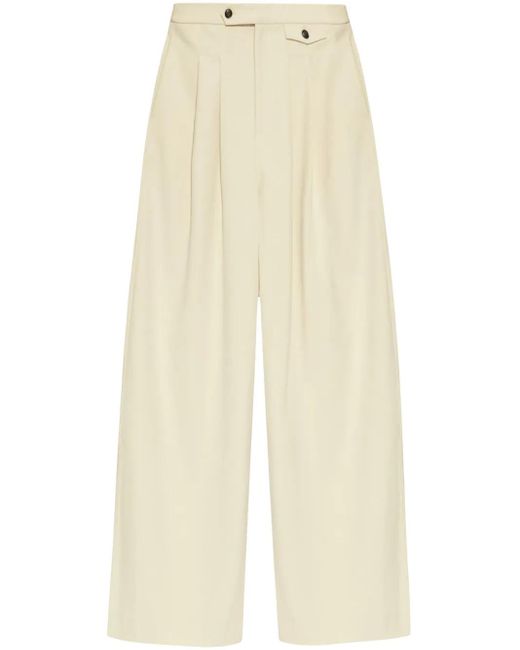 Pantalones con detalles de pinzas Gestuz de color Natural
