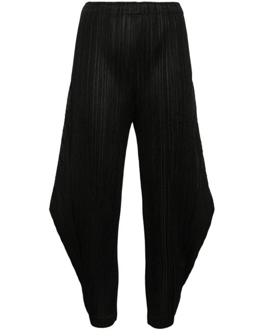Tapered pleated trousers di Pleats Please Issey Miyake in Black