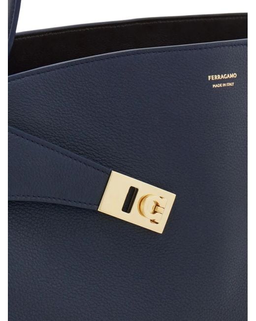 Grand Sac Porté Épaule Hug En Cuir Ferragamo en coloris Blue