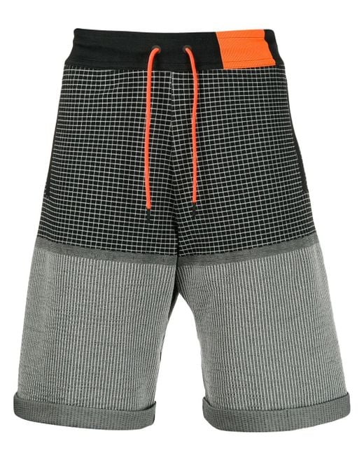 Pantalones cortos de deporte con cordones en contraste Nike de hombre de color Gray