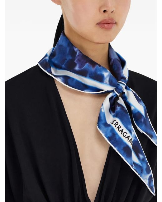 Ferragamo Blue Foulard Diamant Imprimé Œillet