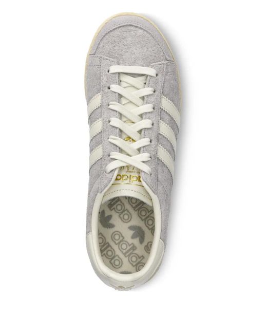 Zapatillas de ante con tres rayas Adidas de color White