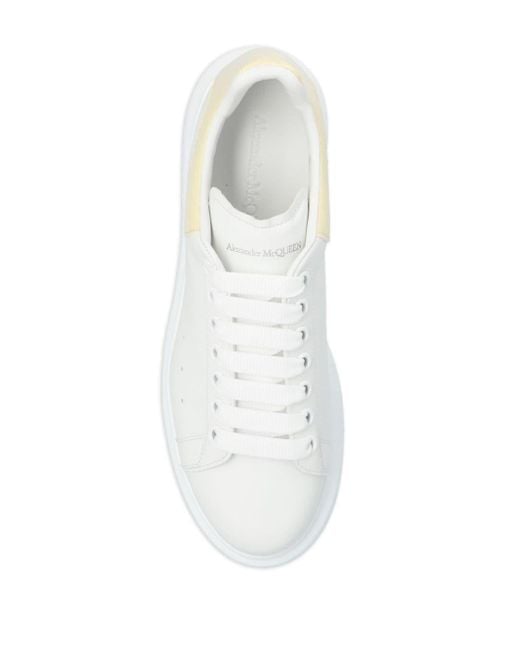 Sneakers oversize di Alexander McQueen in White