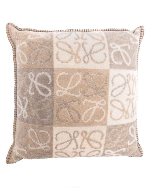 Anagram-checkerboard wool cushion (54cm x 54cm) di Loewe in Natural