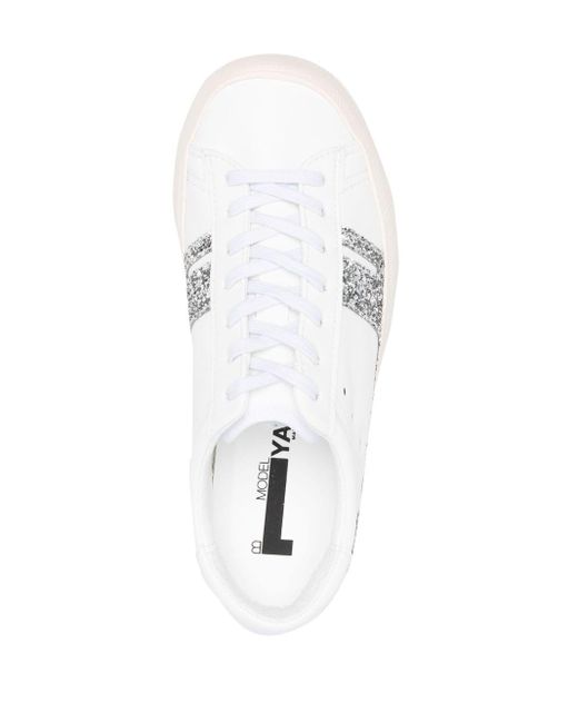 Sneakers con glitter di Golden Goose Deluxe Brand in White
