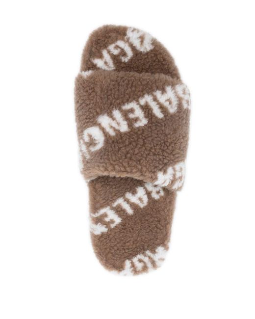 Sandalias Furry con logo en punto de intarsia Balenciaga de color Brown
