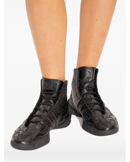 Sneakers Alte Regu 2002 di Y-3 in Black