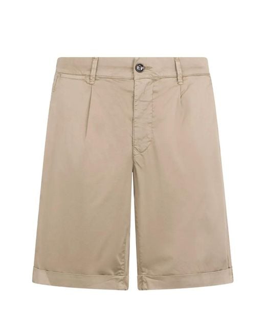 Moorer White Cuffed Pleated Shorts for men