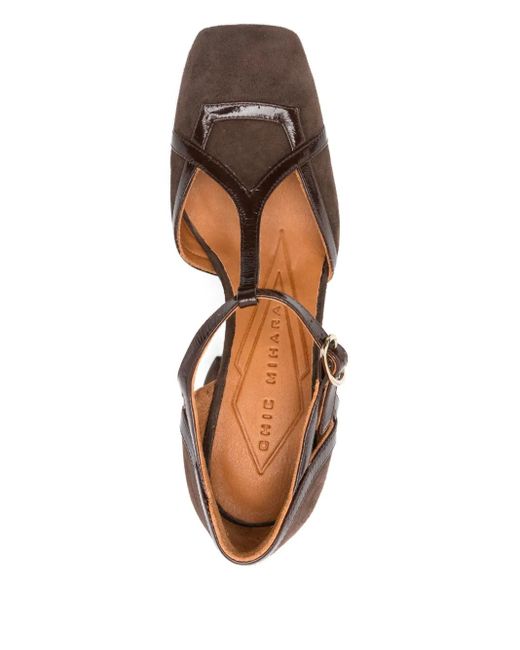Chie Mihara 80 Mm Pumps Met Blokhak En T-Bandje in het Brown
