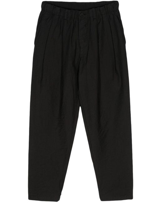Pantalones ajustados con pinzas Transit de hombre de color Black