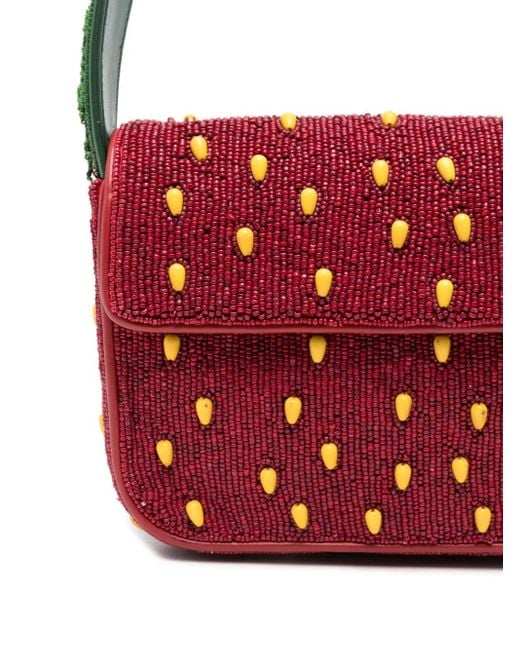 Staud Red Tommy Schultertasche mit perlenverziertem Erdbeermotiv