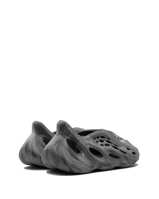Zapatillas Foam Runner con abertura Yeezy de hombre de color Gray