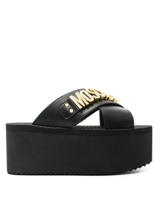 Sandales compensées à logo Moschino en coloris Black