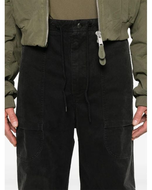 Entire studios Barren Broek in het Black
