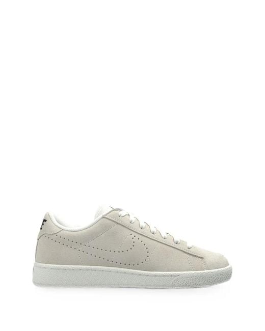 Nike White Baskets En Daim À Logo Perforé