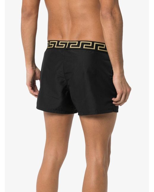 Homme Shorts Shorts Versace Short à bordure à clé grecque Synthétique Versace pour homme en coloris Noir 