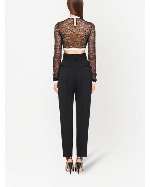 top corto con encaje