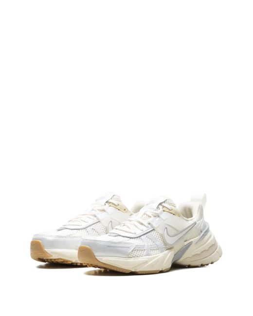 Nike White Baskets V2K Run