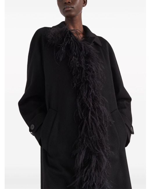 Manteau en cachemire bordé de plumes Prada en coloris Black