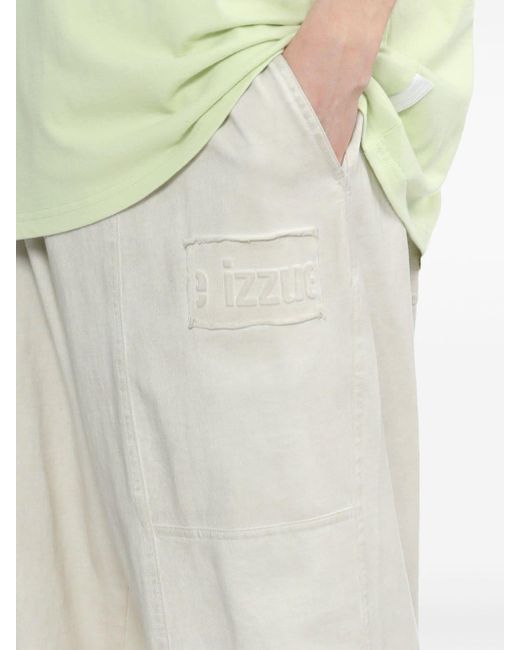 Pantalones de chándal con logo en relieve Izzue de hombre de color White