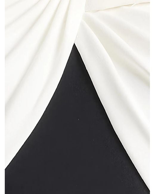 Tadashi Shoji Black Robe À Épaules Dénudées
