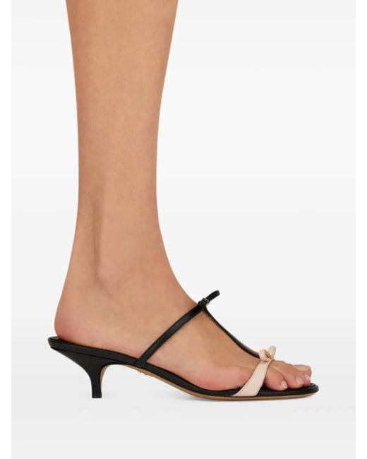 Ferragamo Sandalen Met T-Bandje En Kitten Hak in het Black
