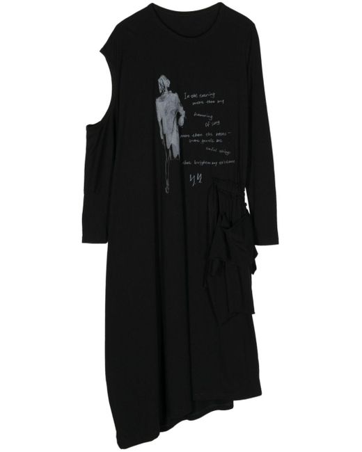 Slogan-print asymmetric dress di Yohji Yamamoto in Black