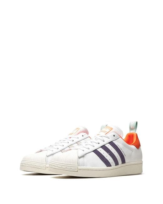 Sneakers Superstar X Girls Are Awesome di Adidas in White