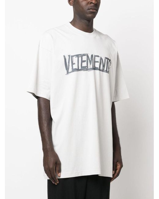 T-shirt con stampa grafica di Vetements in White