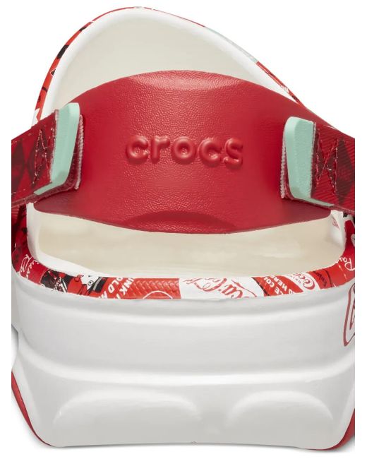 Zuecos All-Terrain de x Coca-Cola CROCSTM de color Red