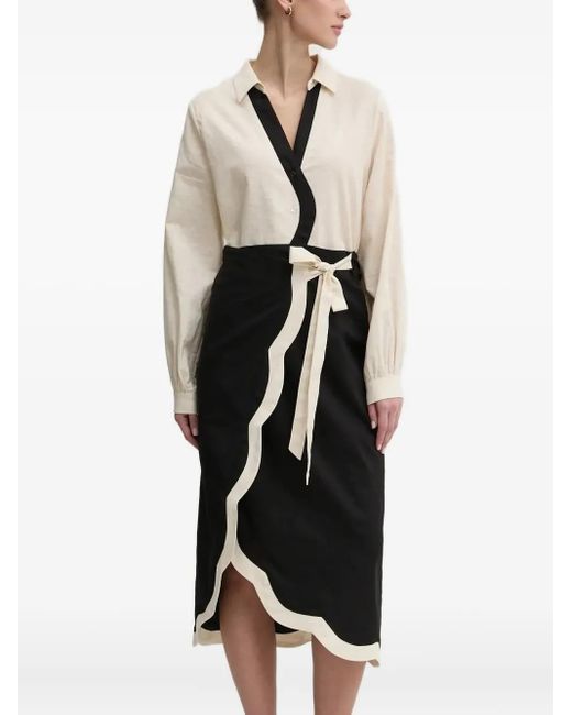 Never Fully Dressed White Gewickelte Bluse mit Wellensaum