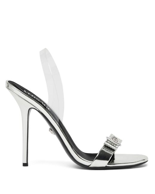 Sandales métallisées à détail de nœud Versace en coloris White