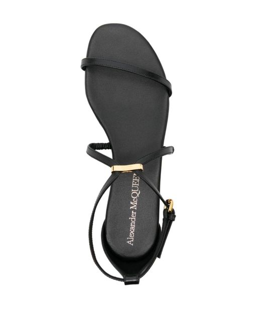 Sandalias con correa en el tobillo Alexander McQueen de color Black