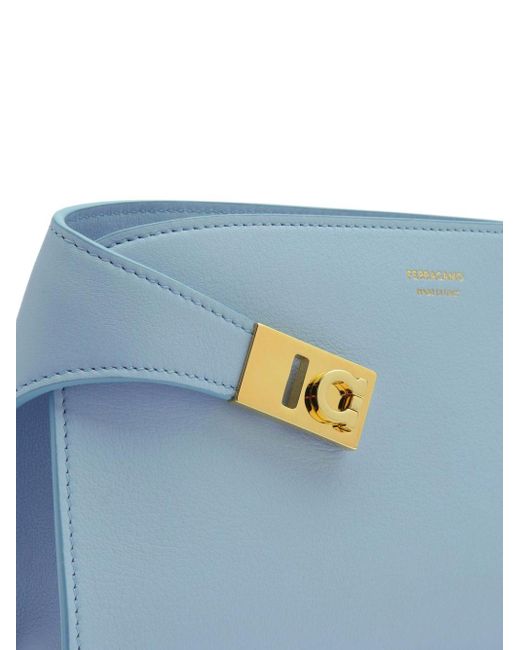 Mini sac à bandoulière à rabat Ferragamo en coloris Blue