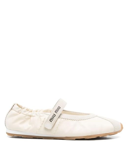 Logo-print ballet flats Miu Miu de color White