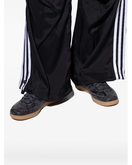 Adidas Gray Samba Sneakers aus Schlangenleder