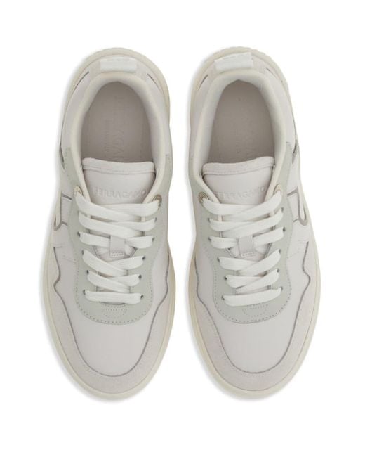 Sneakers con logo caratteristico Gancini di Ferragamo in White