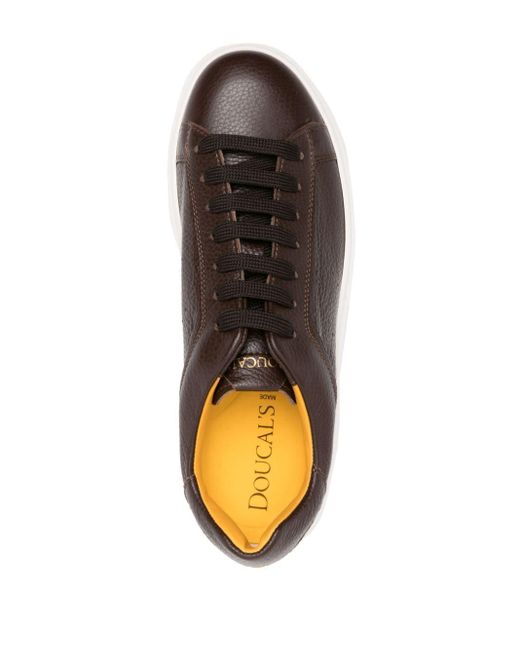 Zapatillas con parche del logo Doucal's de hombre de color Brown
