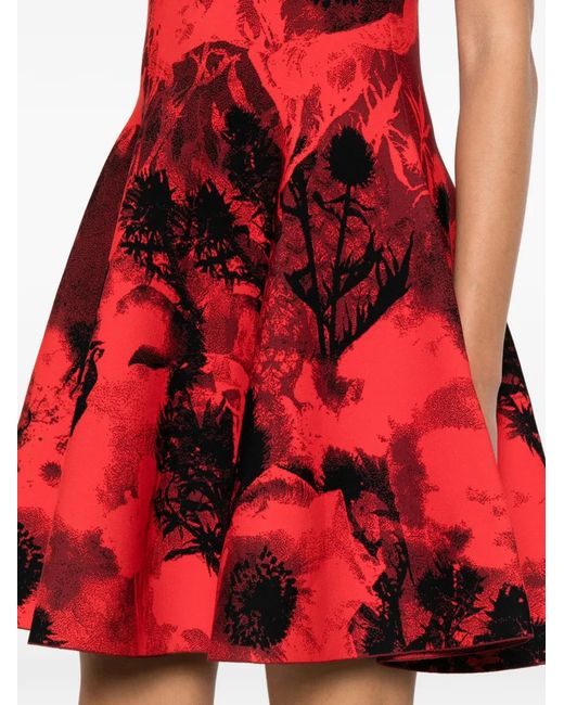 McQueen Red Robe Courte À Col Rond Et Ourlet Évasé