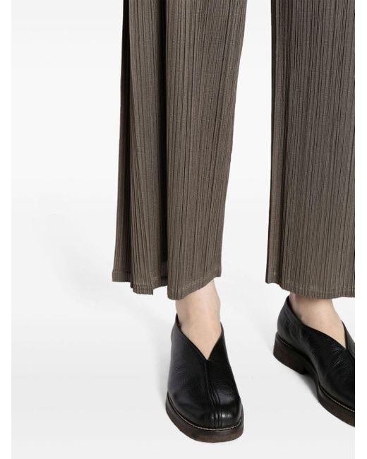 Pantalon droit à design plissé Pleats Please Issey Miyake en coloris Brown