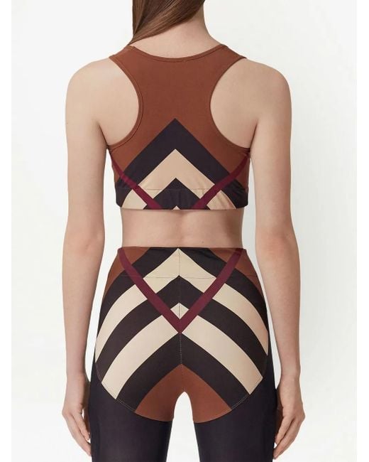 Top corto con motivo Chevron Check Burberry de color Brown