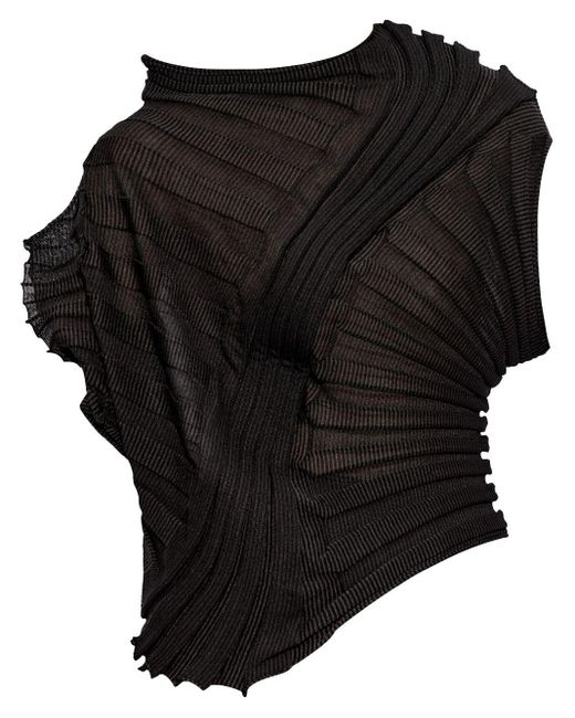 Haut crop plissé à design asymétrique Issey Miyake en coloris Black