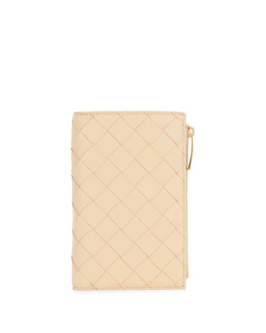 Portafoglio bi-fold con design Intrecciato di Bottega Veneta in Natural