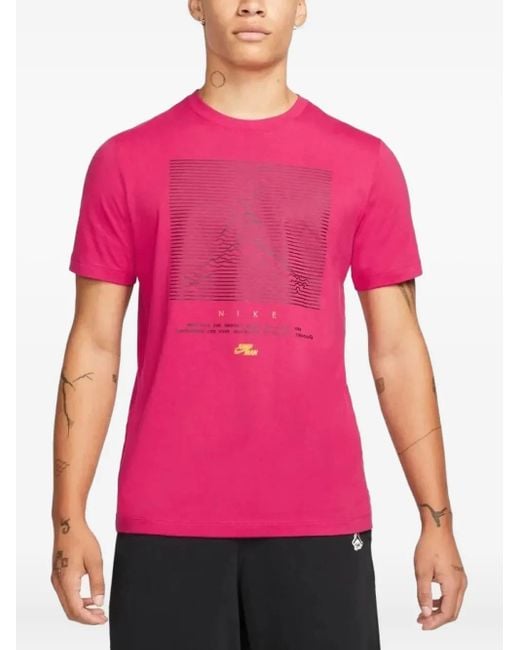 Camiseta con motivo gráfico Nike de hombre de color Pink